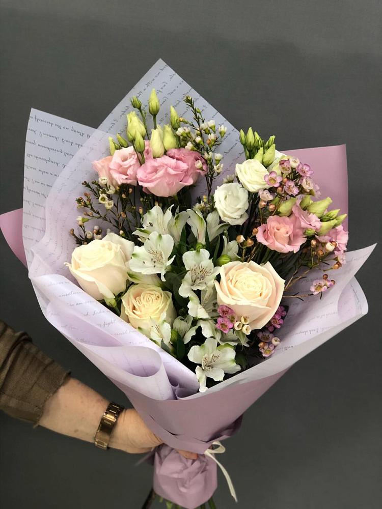 Букет цветов из: Альстромерии, Розы и Лизиантусы в Лысково