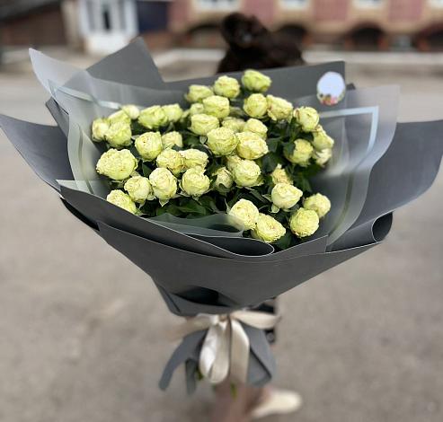 Букет Белые кустовые розы Солинеро в Лысково