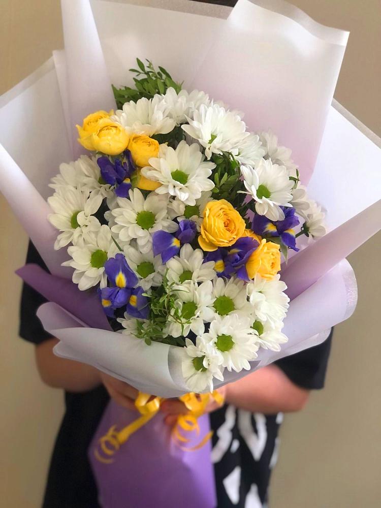 Букет цветов из: Ирисы, Хризантемы и Розы в Лысково
