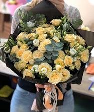 Букет птица счастья в Лысково Букет цветов из: Розы и Лизиантусы в Лысково